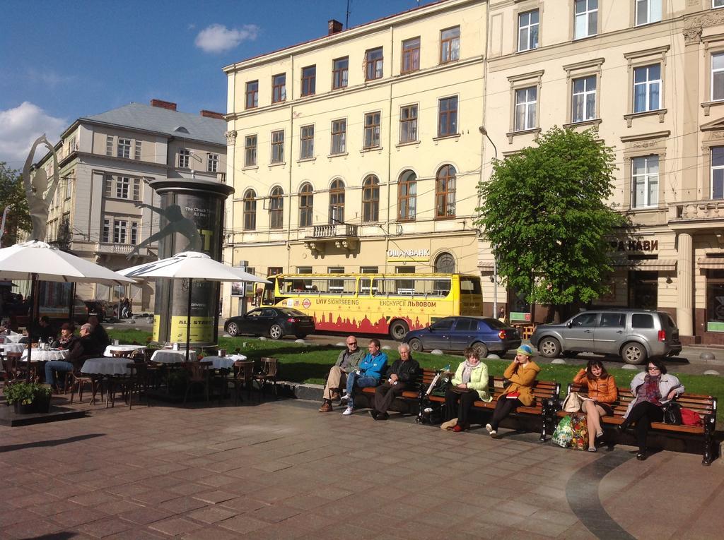 Apartments On Prospekt Svobody 24 Лвив Екстериор снимка